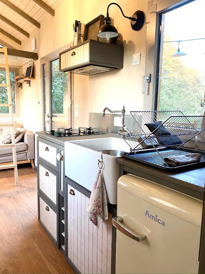הוילה שולה Jolie Tiny House Sous Les Grands Arbres מראה חיצוני תמונה