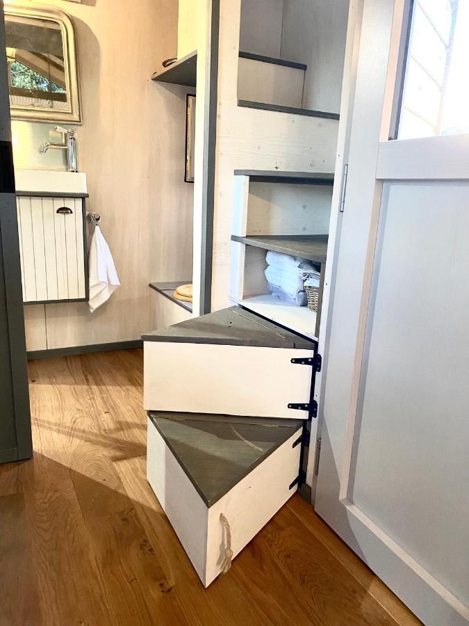 הוילה שולה Jolie Tiny House Sous Les Grands Arbres מראה חיצוני תמונה